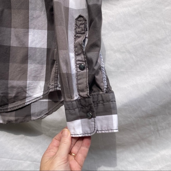 Express Button Down Black Gray and White Shirt, Size Medium. - Picture 6 of 12